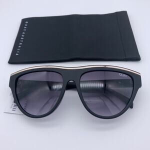 Quay Australia Flight Risk black with gold accents